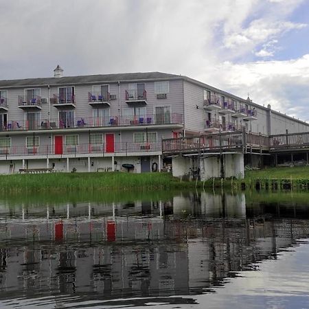 Super 8 By Wyndham Sturbridge Otel Dış mekan fotoğraf