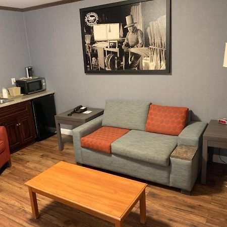 Super 8 By Wyndham Sturbridge Otel Dış mekan fotoğraf