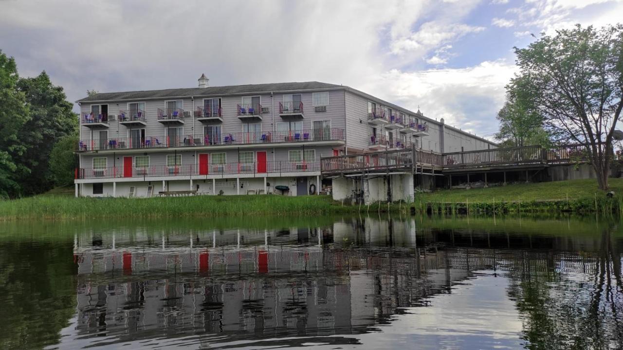 Super 8 By Wyndham Sturbridge Otel Dış mekan fotoğraf