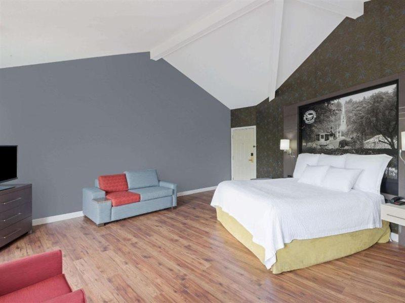 Super 8 By Wyndham Sturbridge Otel Dış mekan fotoğraf