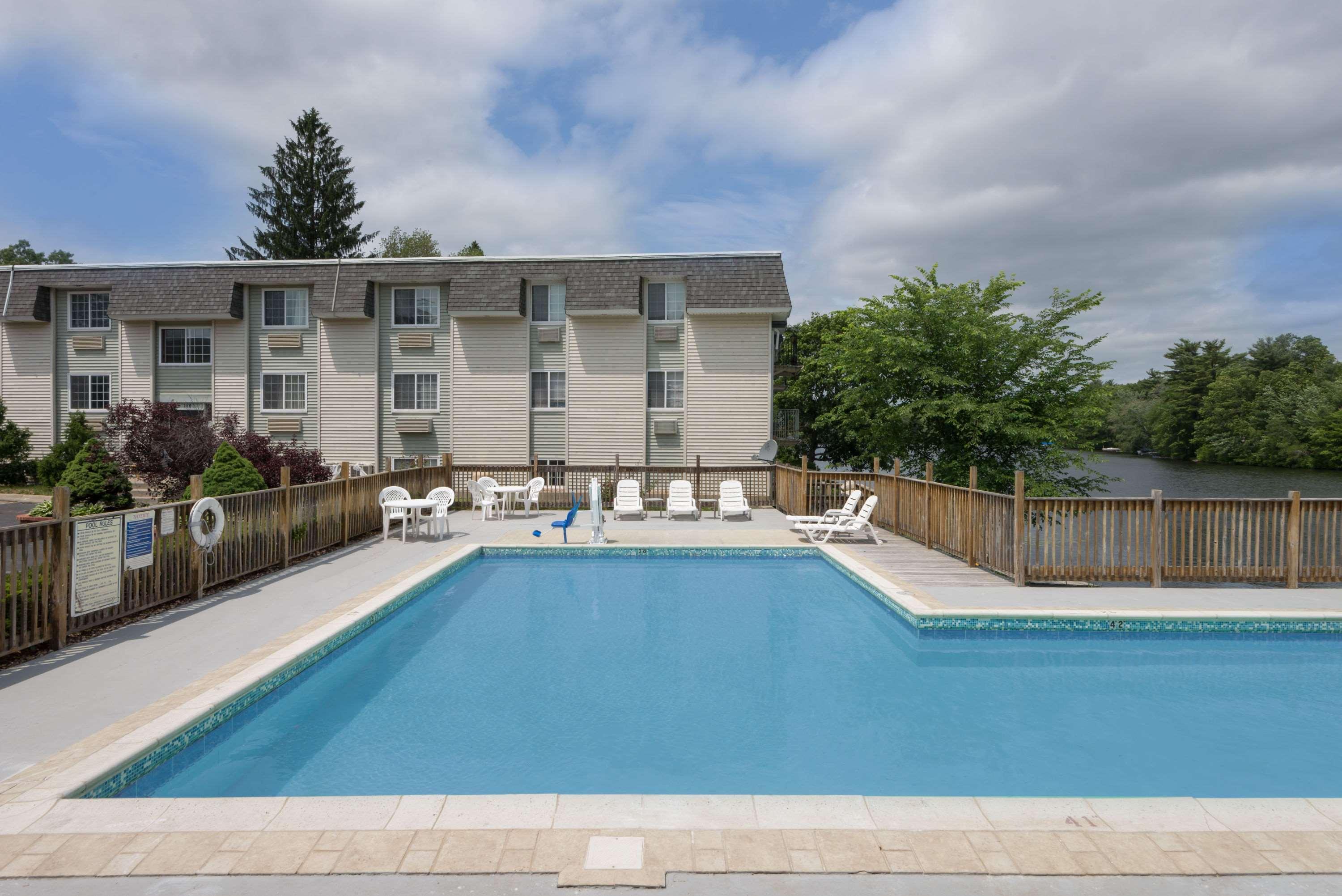 Super 8 By Wyndham Sturbridge Otel Dış mekan fotoğraf
