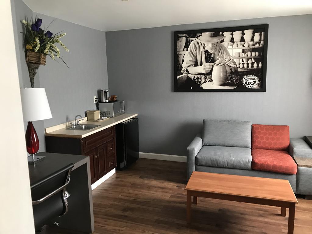 Super 8 By Wyndham Sturbridge Otel Dış mekan fotoğraf