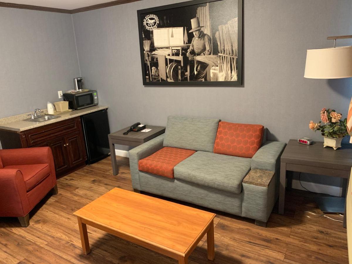 Super 8 By Wyndham Sturbridge Otel Dış mekan fotoğraf