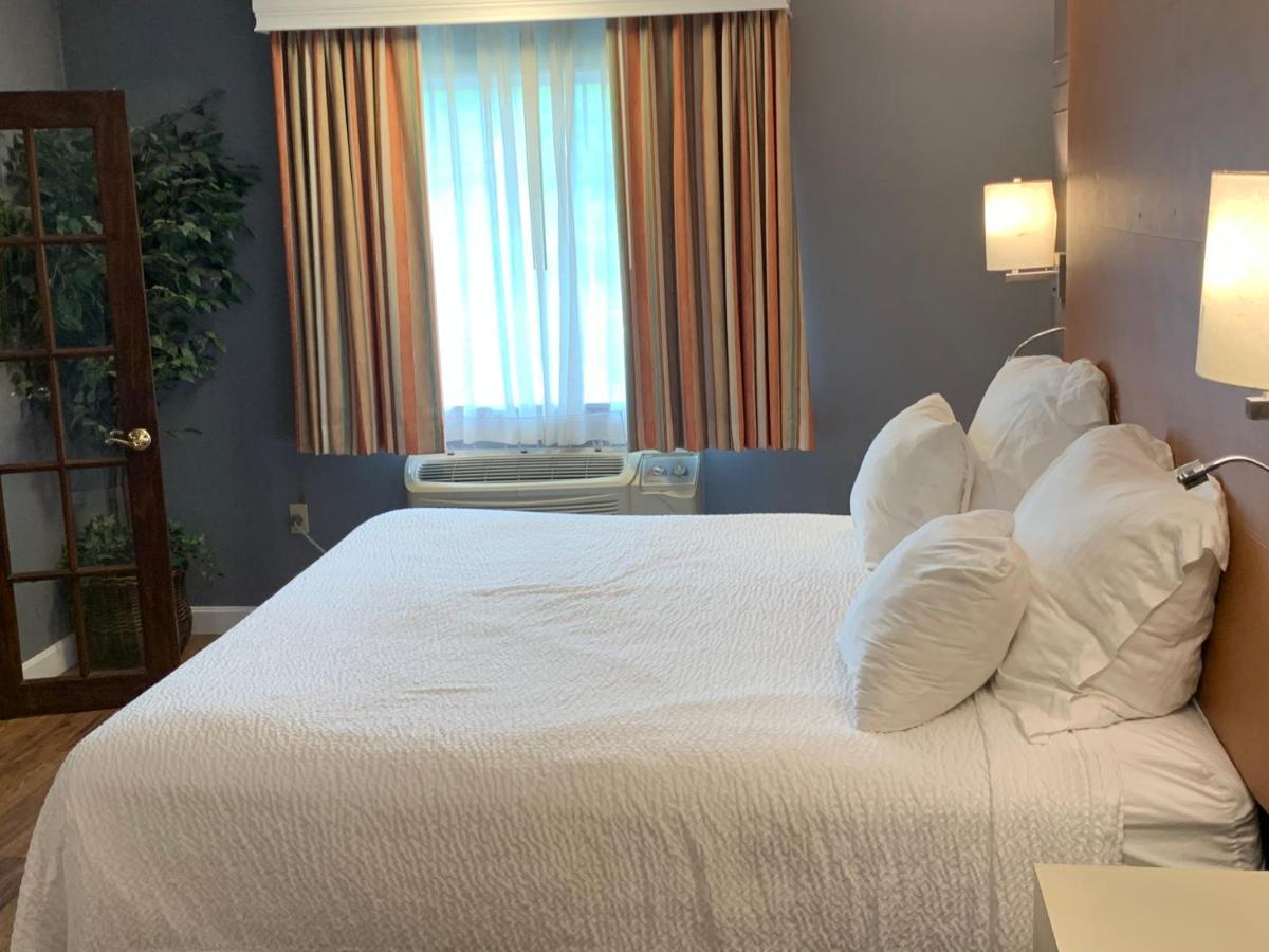 Super 8 By Wyndham Sturbridge Otel Dış mekan fotoğraf