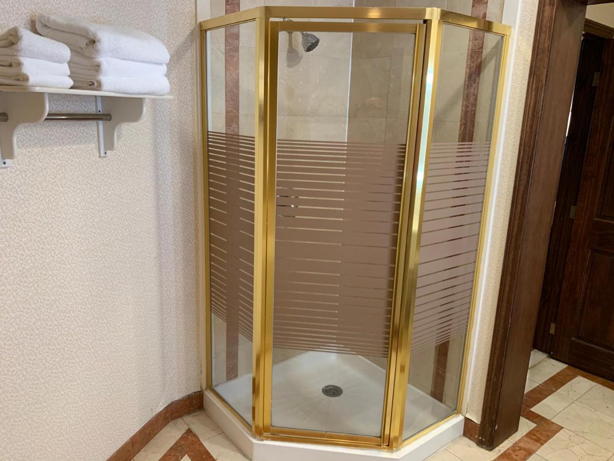 Super 8 By Wyndham Sturbridge Otel Dış mekan fotoğraf